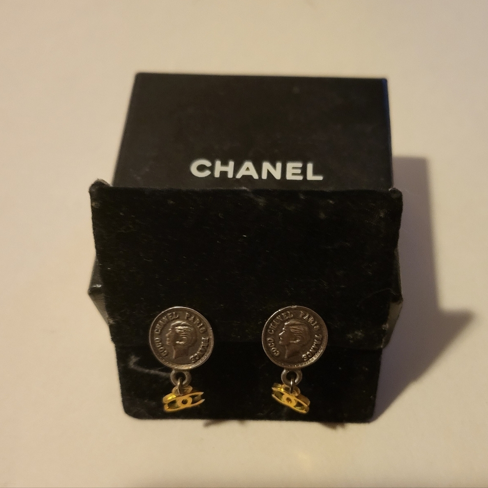 CHANEL Vintage 2tone CC Dangle Clip-on Earrings